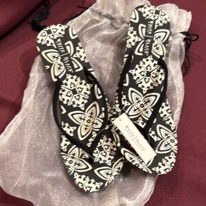 WHBM White & Black Patterned Flip Flops Style #705104 - Size 8  - NWT